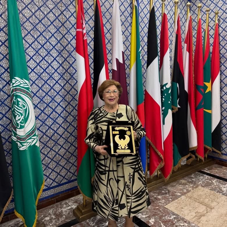 جامعة الدول العربية تكرم نوال الدجوى بجائزة "خير" للتنمية المستدامة 4 1764979481 737 جامعة الدول العربية تكرم نوال الدجوى بجائزة خير للتنمية المستدامة