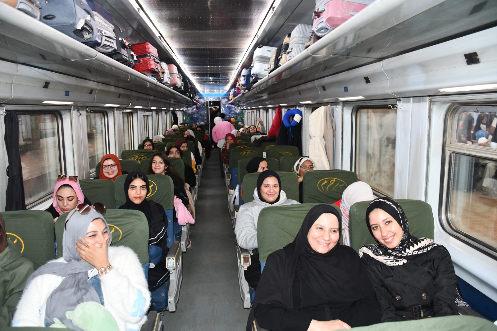 أول رحلة لقطار الشباب بمشاركة 500 شاب وفتاة لزيارة معالم مصر التاريخية 7 1764993746 82 أول رحلة لقطار الشباب بمشاركة 500 شاب وفتاة لزيارة معالم