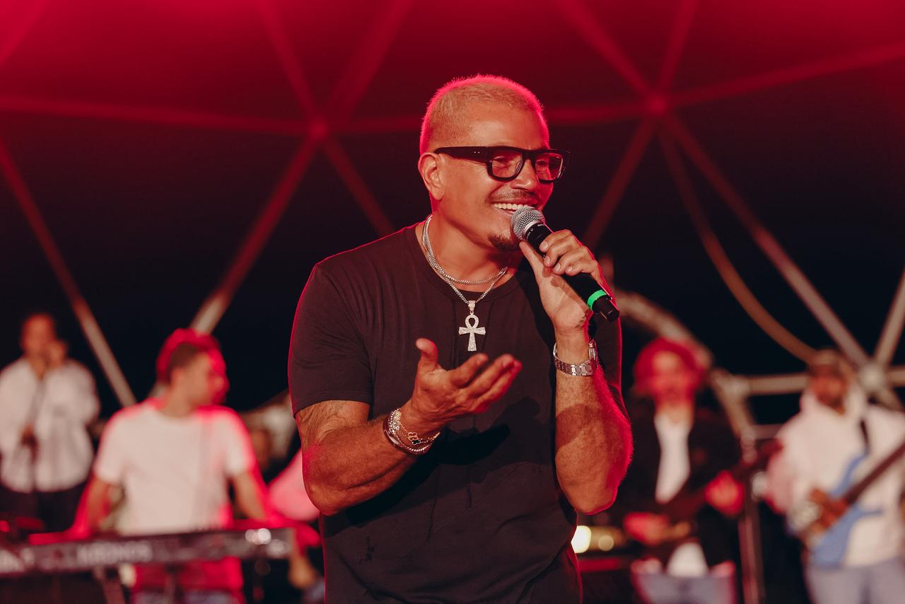 عمرو دياب يشعل الأجواء في الدوحة بحفل رائع وجمهور كبير 9 1765014870 62 عمرو دياب يشعل الأجواء في الدوحة بحفل رائع وجمهور كبير