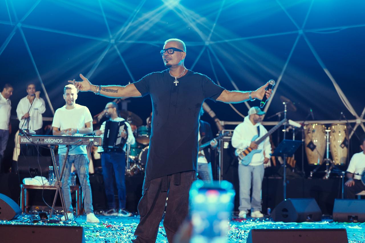 عمرو دياب يشعل الأجواء في الدوحة بحفل رائع وجمهور كبير 12 1765014870 662 عمرو دياب يشعل الأجواء في الدوحة بحفل رائع وجمهور كبير