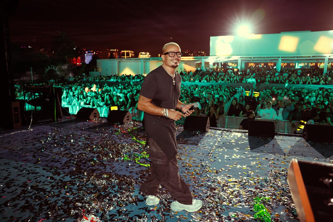 عمرو دياب يشعل الأجواء في الدوحة بحفل رائع وجمهور كبير 5 1765014870 688 عمرو دياب يشعل الأجواء في الدوحة بحفل رائع وجمهور كبير