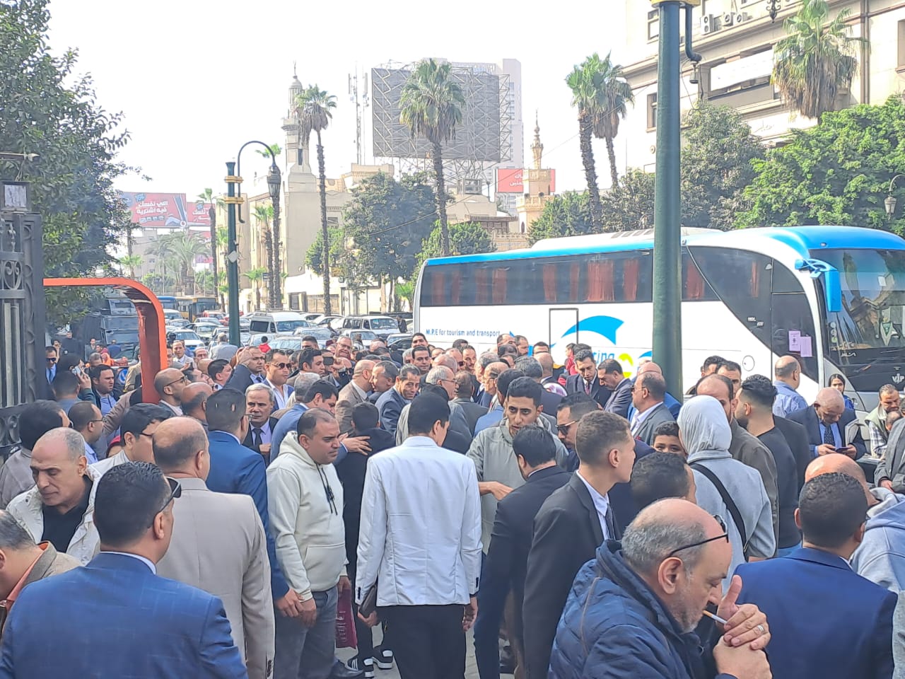 الأعضاء بيجوا نقابة المحامين علشان يشاركوا في جمعية المعاشات 4 اجتماع النقابة