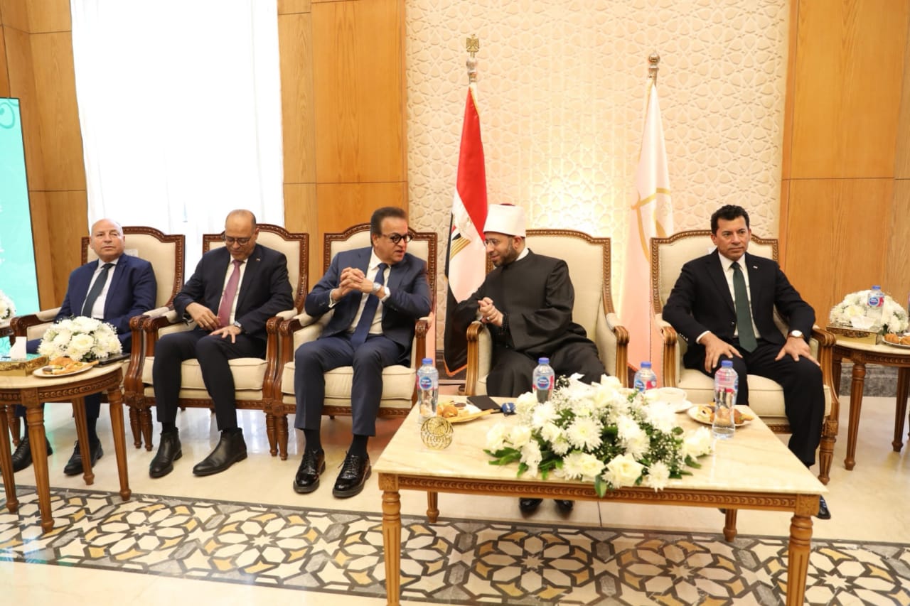 وزير الصحة يحضر بدء المسابقة العالمية للقرآن الكريم في نسختها الـ32 3 1765022977 868 وزير الصحة يحضر بدء المسابقة العالمية للقرآن الكريم في نسختها