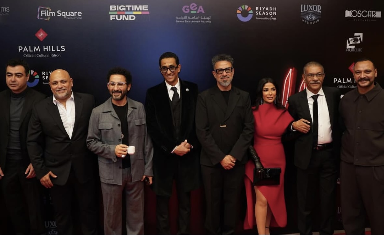 منى زكي بتبهر الكل بالفستان الأحمر في عرض فيلمها "الست" 3 1765023014 112 منى زكي بتبهر الكل بالفستان الأحمر في عرض فيلمها الست