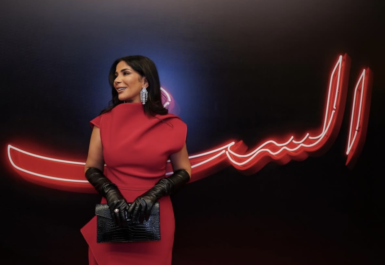 منى زكي بتبهر الكل بالفستان الأحمر في عرض فيلمها "الست" 5 1765023014 884 منى زكي بتبهر الكل بالفستان الأحمر في عرض فيلمها الست