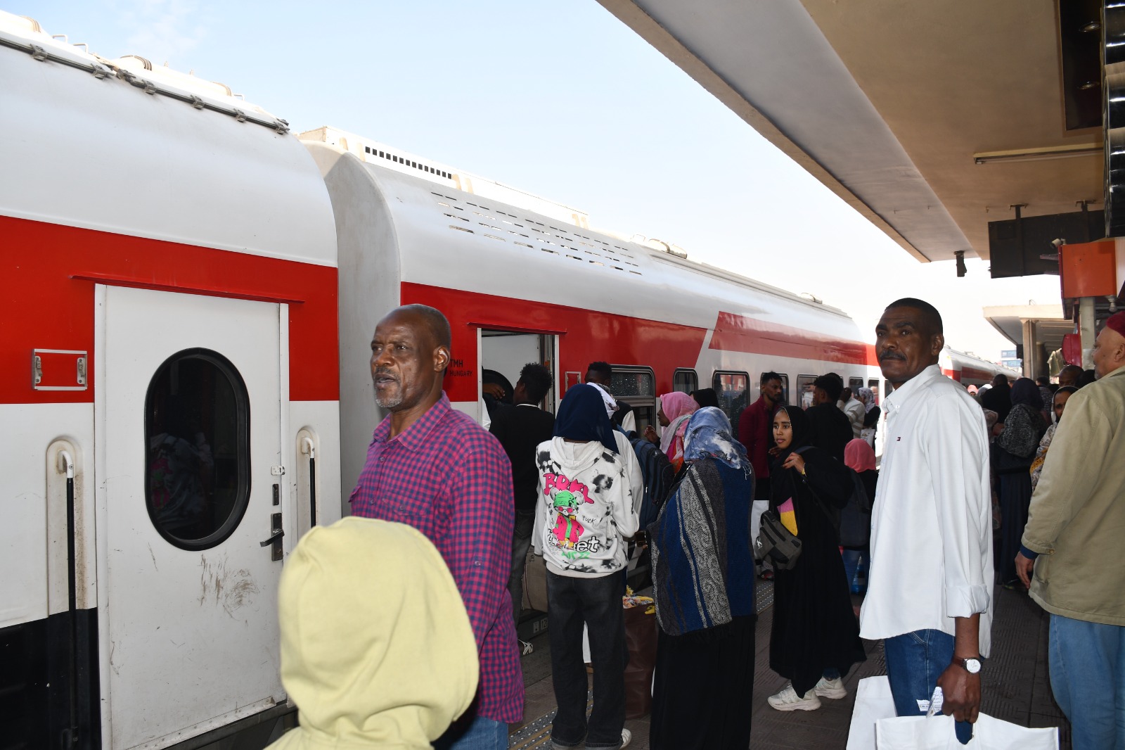 سكك حديد مصر بتشغل الرحلة (36) قطارات لعودة الأشقاء السودانيين بشكل طوعي 3 صورة من الرحلة