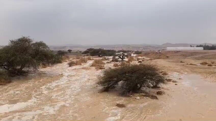 إيلات بتتعرض لمخاطر السيول.. فيضانات مفاجئة تضرب جنوب إسرائيل 3 1765032756 177 إيلات بتتعرض لمخاطر السيول فيضانات مفاجئة تضرب جنوب إسرائيل