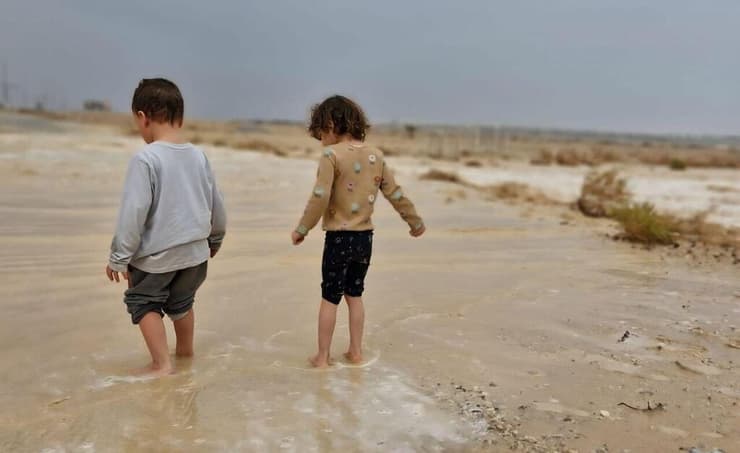 إيلات بتتعرض لمخاطر السيول.. فيضانات مفاجئة تضرب جنوب إسرائيل 4 1765032756 777 إيلات بتتعرض لمخاطر السيول فيضانات مفاجئة تضرب جنوب إسرائيل