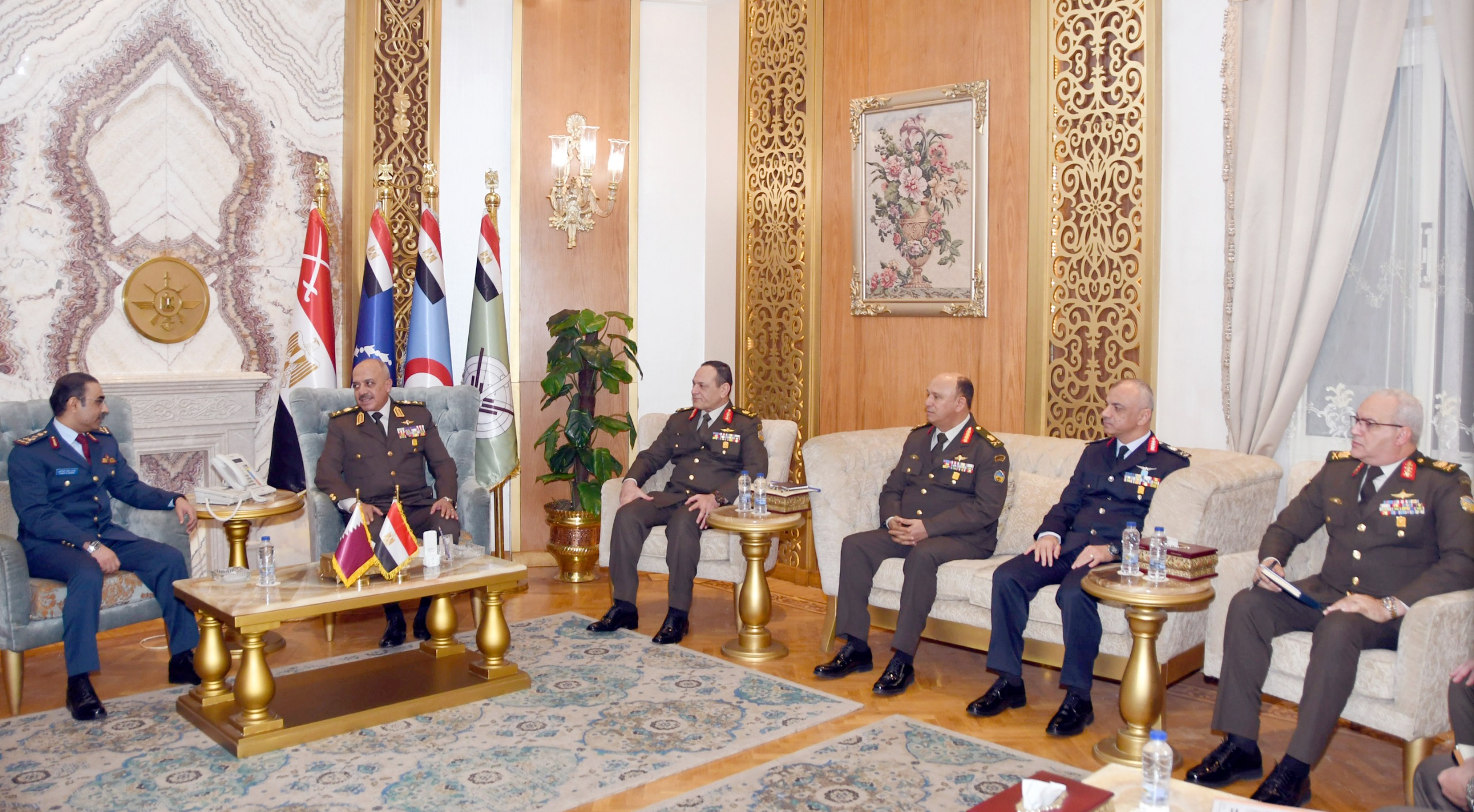 رئيس الأركان يتقابل مع نظيره القطري لبحث التعاون العسكري بين البلدين 5 1765040122 119 رئيس الأركان يتقابل مع نظيره القطري لبحث التعاون العسكري بين