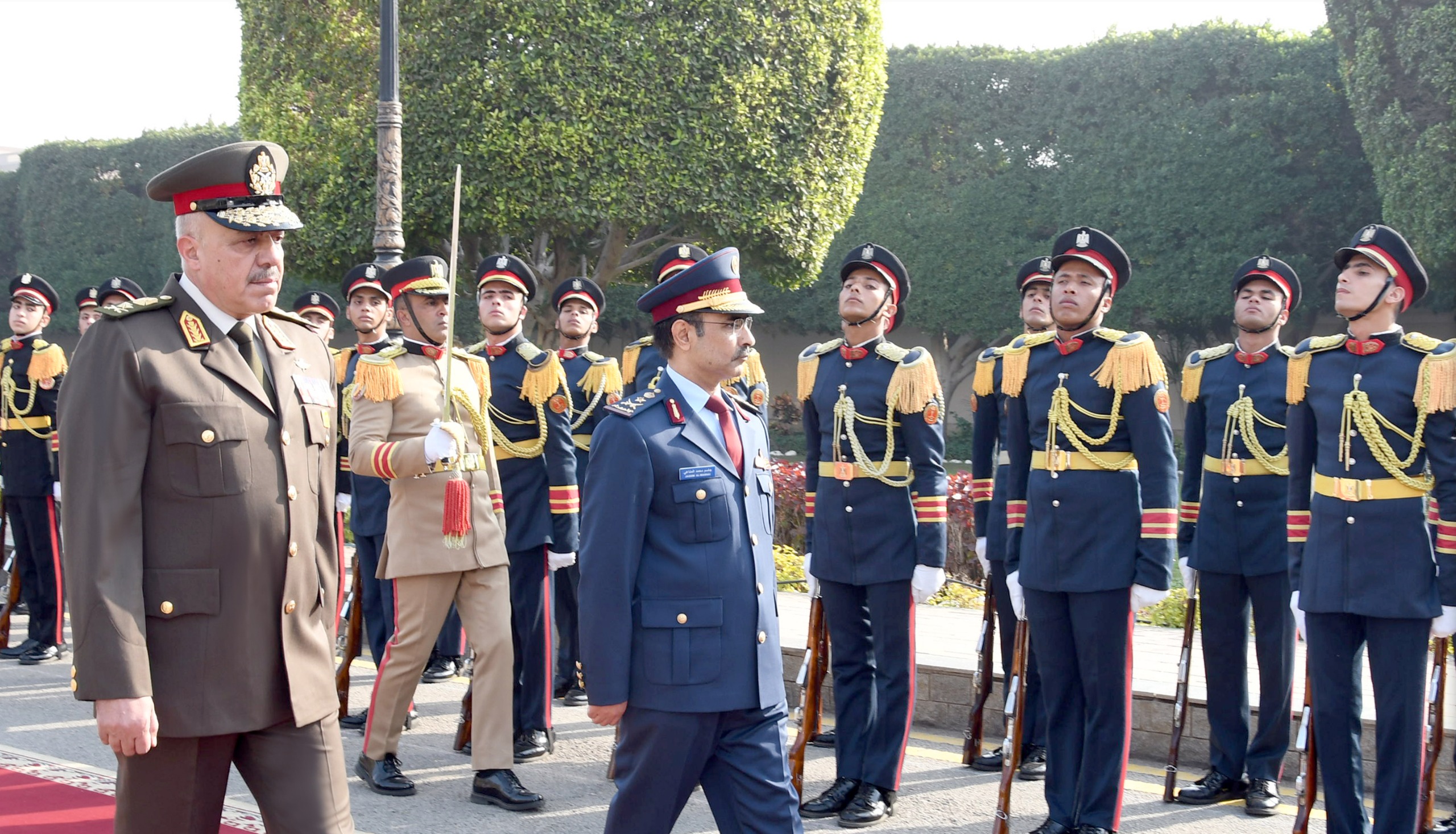 رئيس الأركان يتقابل مع نظيره القطري لبحث التعاون العسكري بين البلدين 3 1765040122 721 رئيس الأركان يتقابل مع نظيره القطري لبحث التعاون العسكري بين