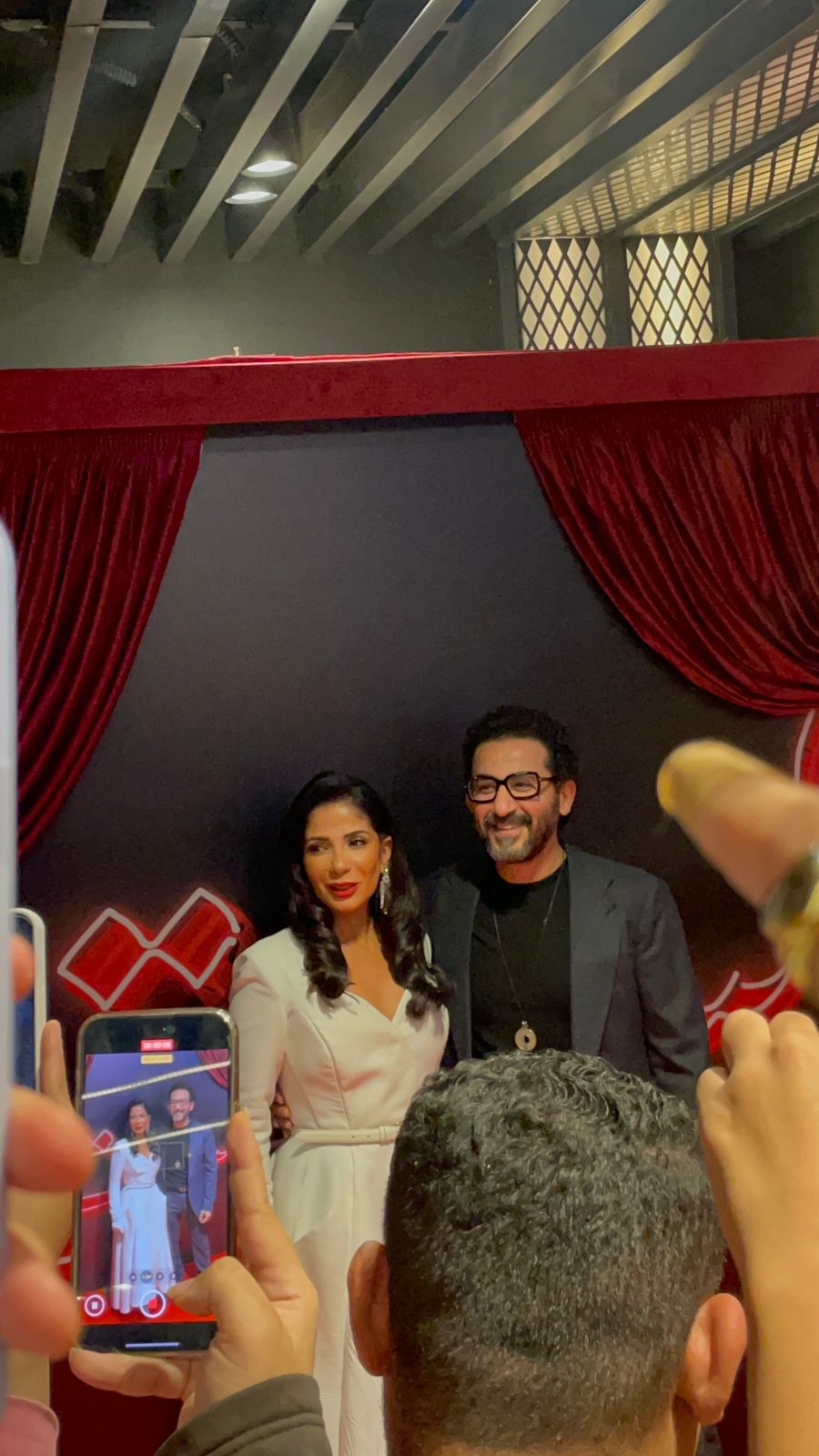 منى زكي لابسة فستان أبيض شيك مع أحمد حلمي في العرض الخاص لفيلم الست 7 1765046082 272 منى زكي لابسة فستان أبيض شيك مع أحمد حلمي في