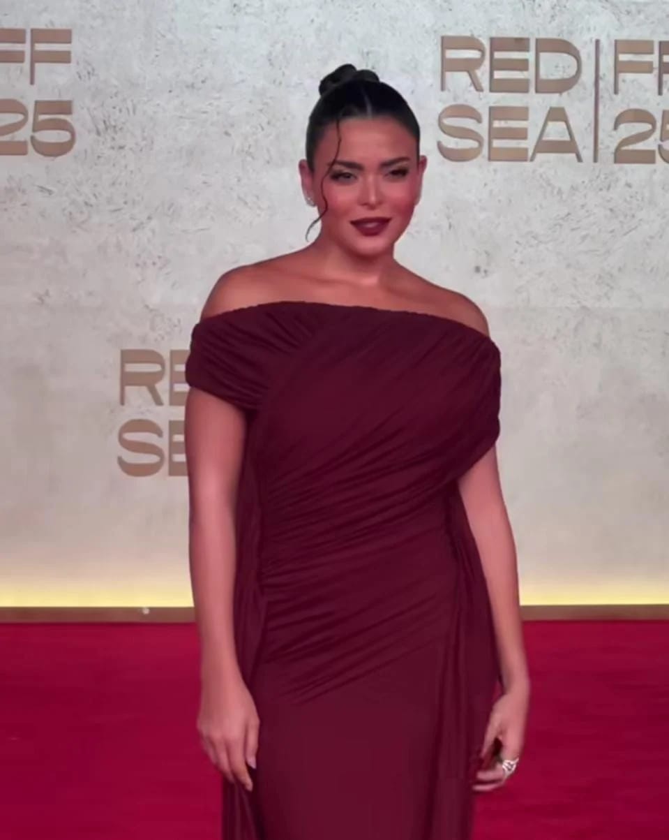 نجوم الفن يتألقوا في اليوم الثالث من مهرجان البحر الأحمر، وأبرزهم أسماء جلال وصبا مبارك 5 1765054522 370 نجوم الفن يتألقوا في اليوم الثالث من مهرجان البحر الأحمر،