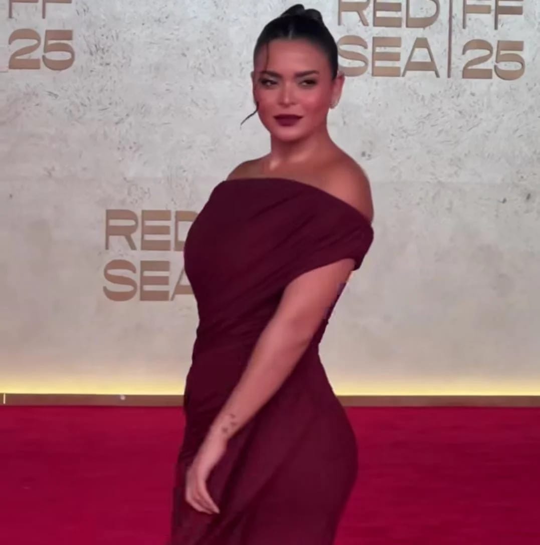 نجوم الفن يتألقوا في اليوم الثالث من مهرجان البحر الأحمر، وأبرزهم أسماء جلال وصبا مبارك 3 1765054522 496 نجوم الفن يتألقوا في اليوم الثالث من مهرجان البحر الأحمر،