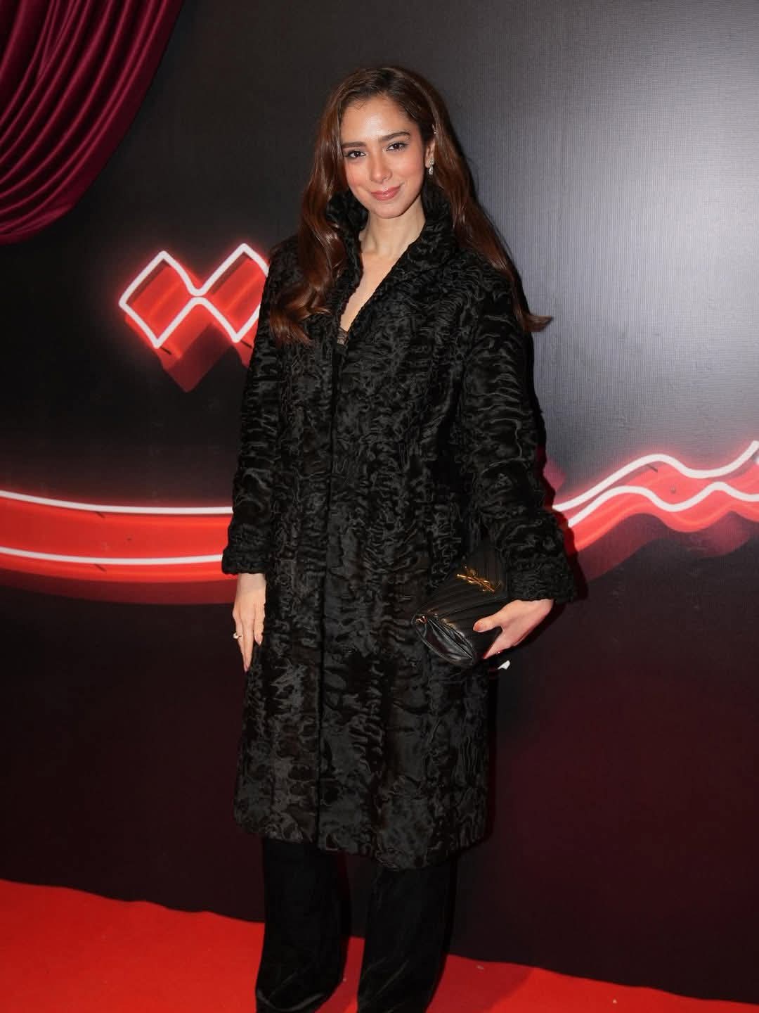 نجوم الفن يتألقوا على السجادة الحمراء في عرض فيلم «الست».. تابعوا معنا 9 1765062141 343 نجوم الفن يتألقوا على السجادة الحمراء في عرض فيلم الست