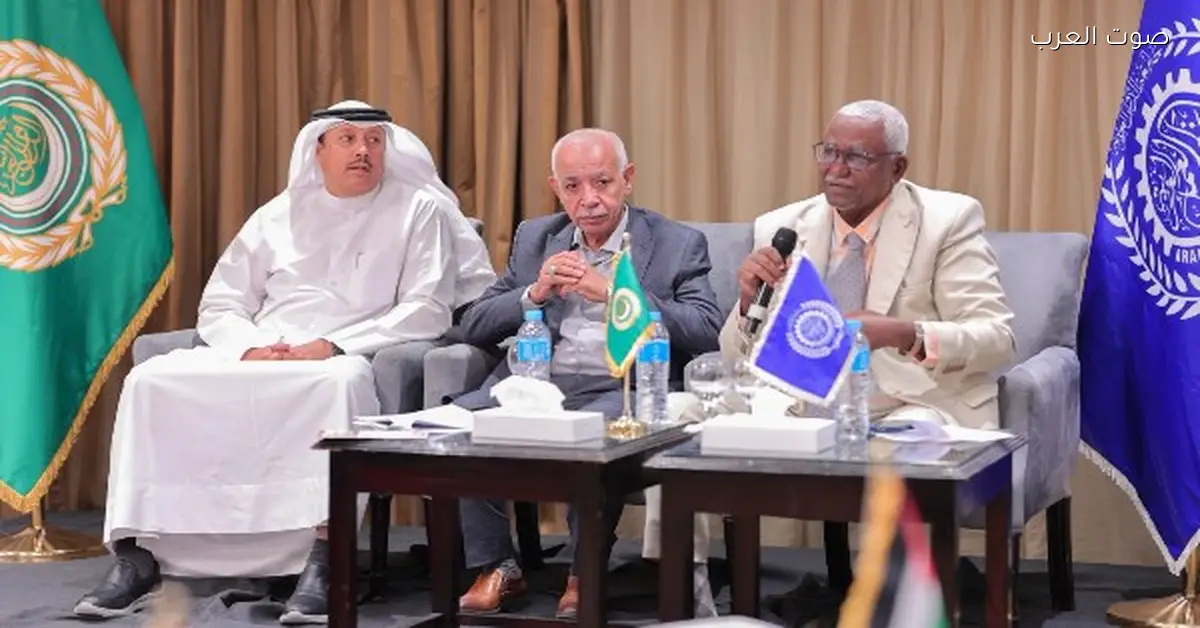 رئيس اتحاد العمال يتكرم في ختام ندوة عن حماية المتقاعدين