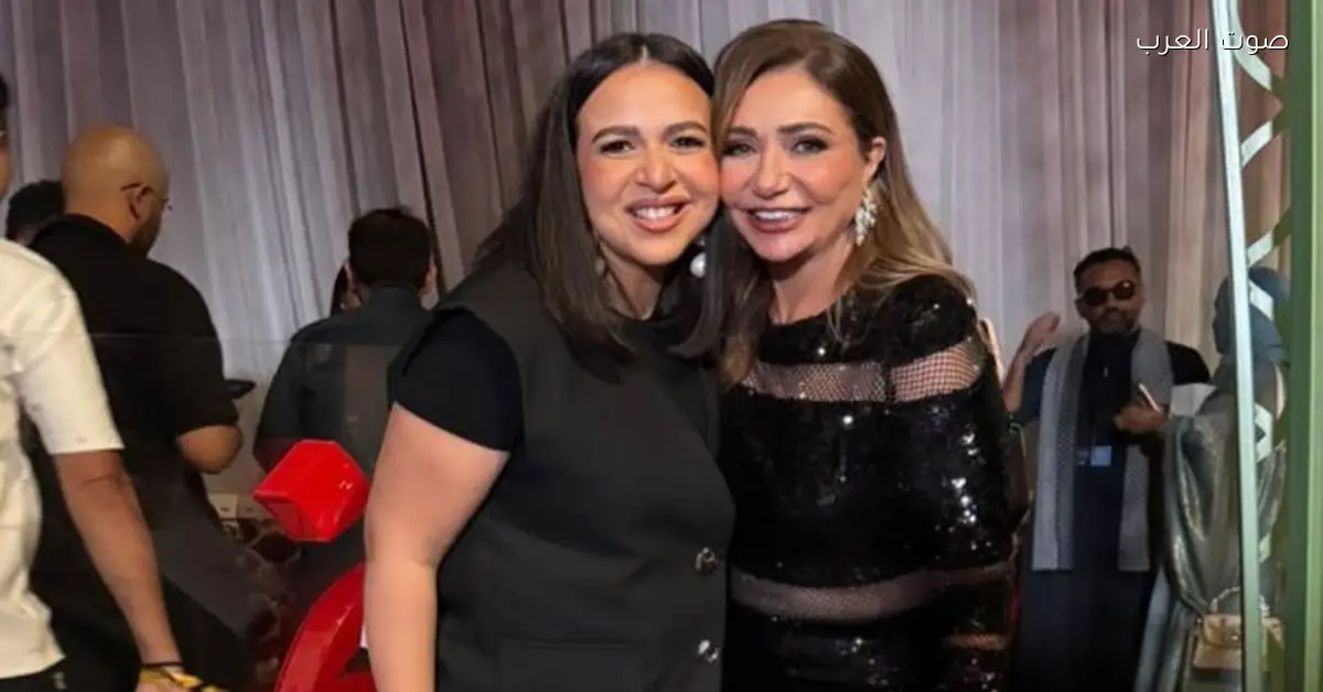 ليلى علوي مع دنيا سمير غانم: بتمنالك كل حاجة حلوة يا أجمل مامي
