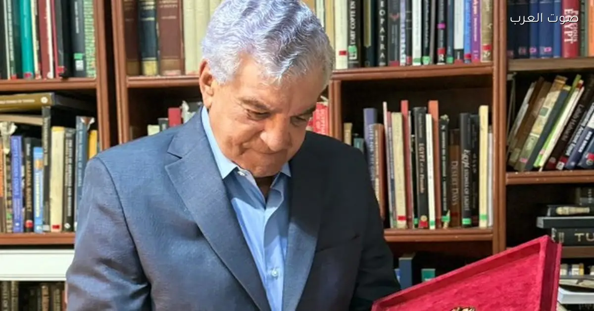 جامعة الدلتا تكرم زاهي حواس بجائزة شخصية السنة