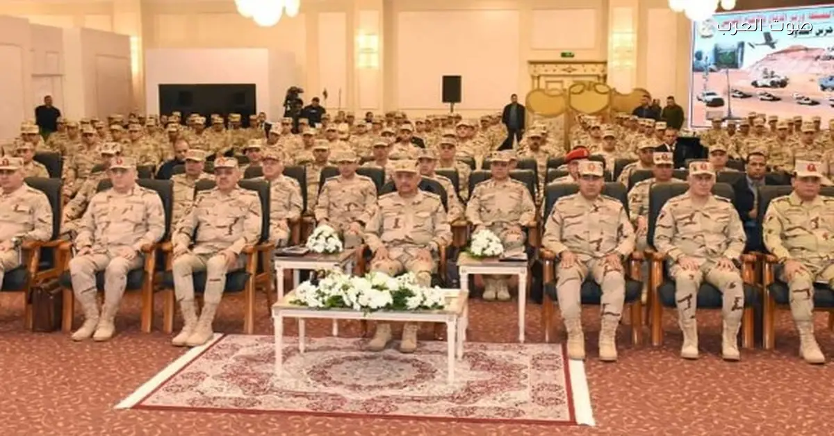 وزير الدفاع يقابل مقاتلي حرس الحدود ويكرم الشطار منهم