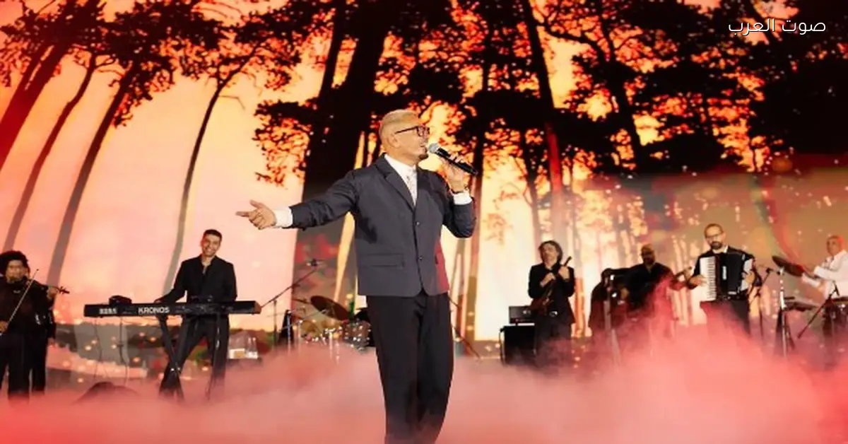 عمرو دياب يتألق في حفلة خاصة بأبو ظبي مع أغاني قمرين وليلي نهاري