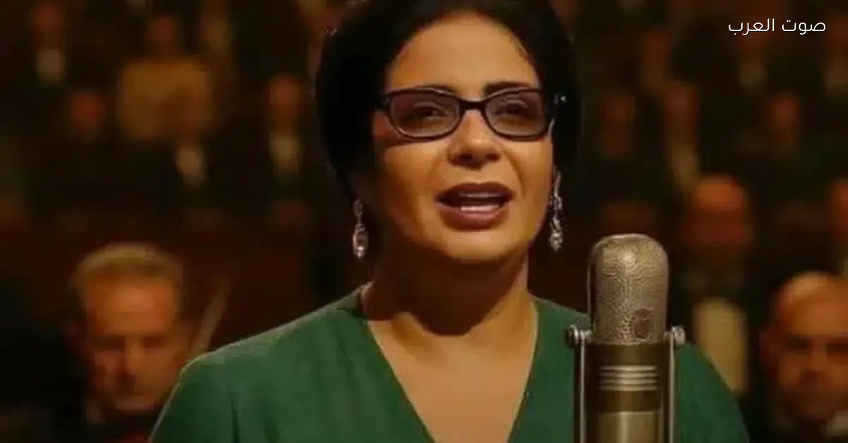 أنا مبهورة.. ملك زاهر تشيد بأداء منى زكي في فيلم الست