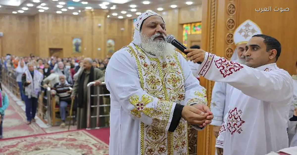 أسقف حلوان والمعصرة يصلي قداس خاص بأسرة الأنبا أبرآم