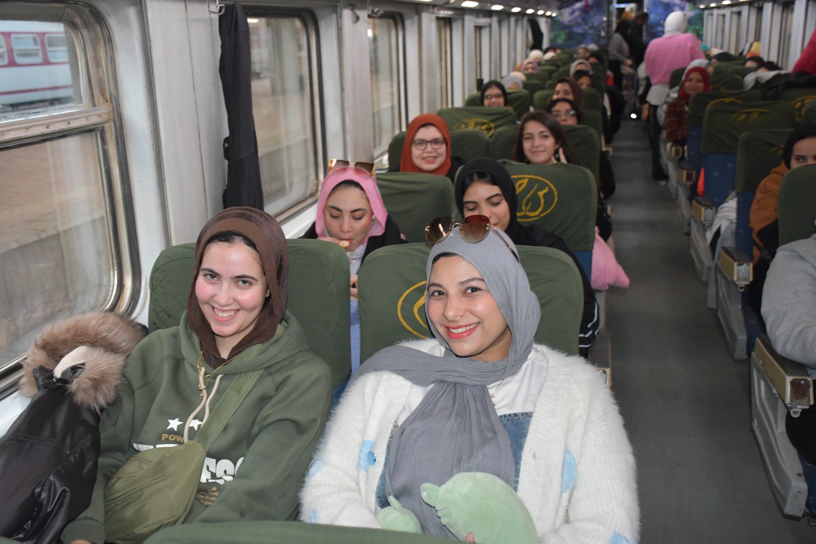 أول رحلة لقطار الشباب بمشاركة 500 شاب وفتاة لزيارة معالم مصر التاريخية 2 أول رحلة لقطار الشباب بمشاركة 500 شاب وفتاة لزيارة معالم