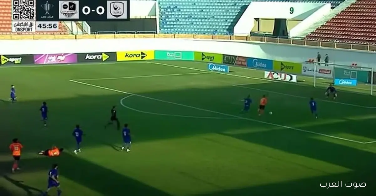 إعلامي ينتقد عرض شعارات الأندية أثناء بث المباريات