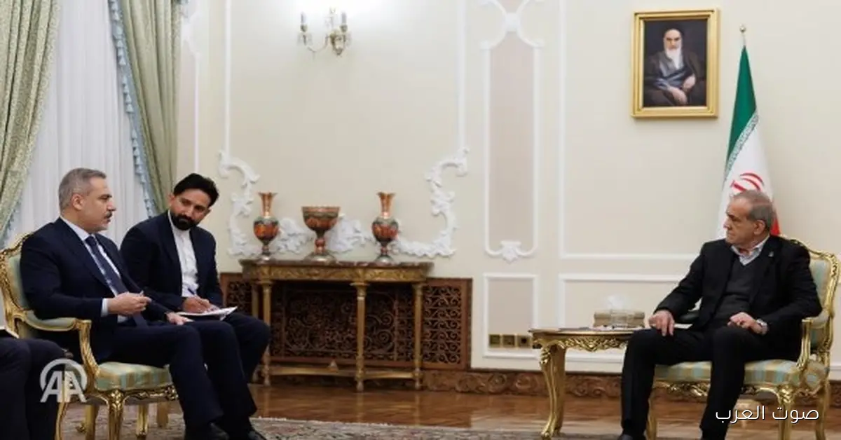 الرئيس الإيراني يتكلم مع وزير الخارجية التركي