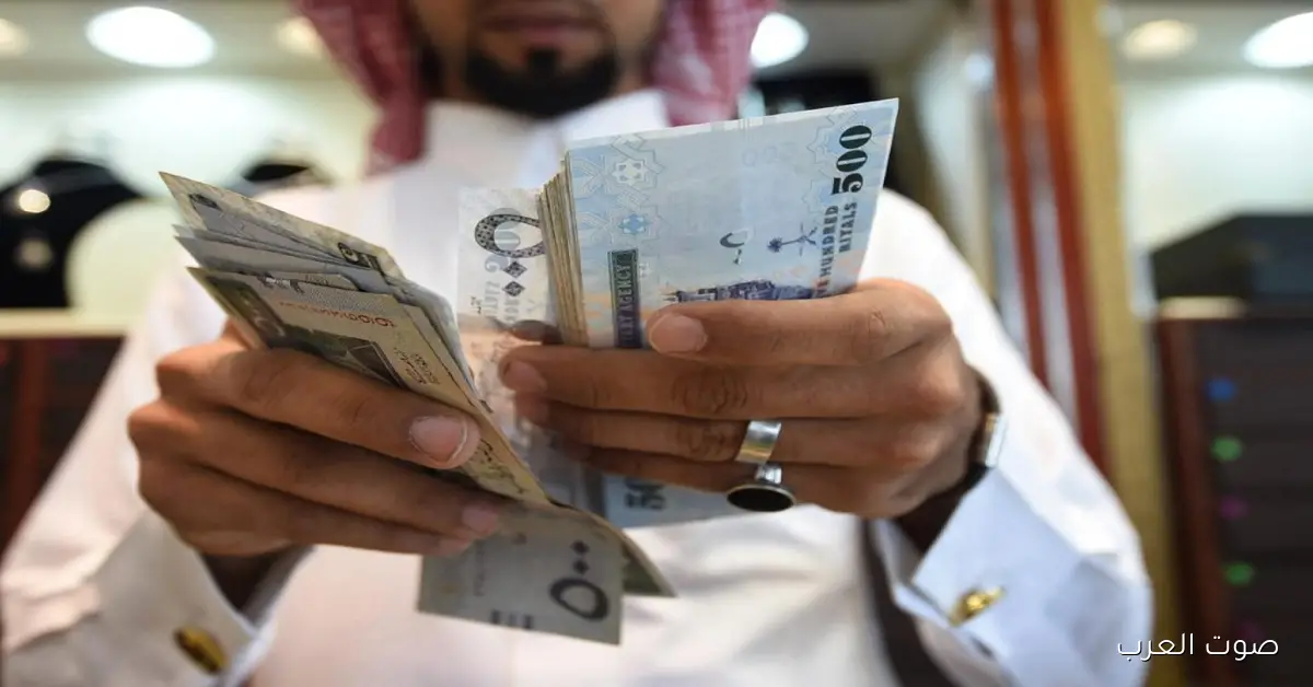 الممولين بيسألـــوا .. سعر الريال السعودي في السوق السوداء بالجنية المصري