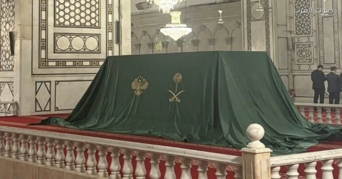 السعودية تهدي سوريا جزء من ستار الكعبة بمناسبة عيد التحرير