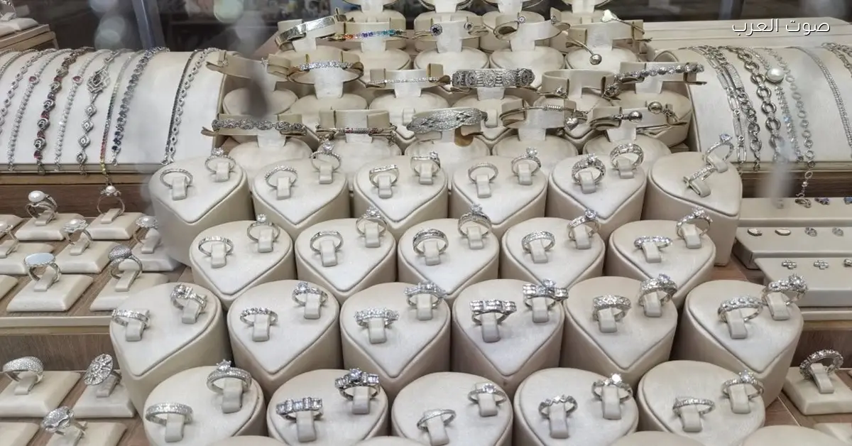 الفضة تسجل ارتفاعًا يتجاوز 58 دولارًا للأوقية وتحقيق أفضل مكاسب سنوية منذ 1979