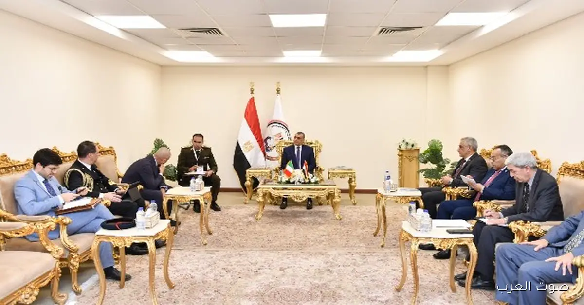 تعاون مصري وإيطالي يتقوى في EDEX 2025.. وزير الإنتاج الحربي يقابل السفير الإيطالي في جناح الوزارة