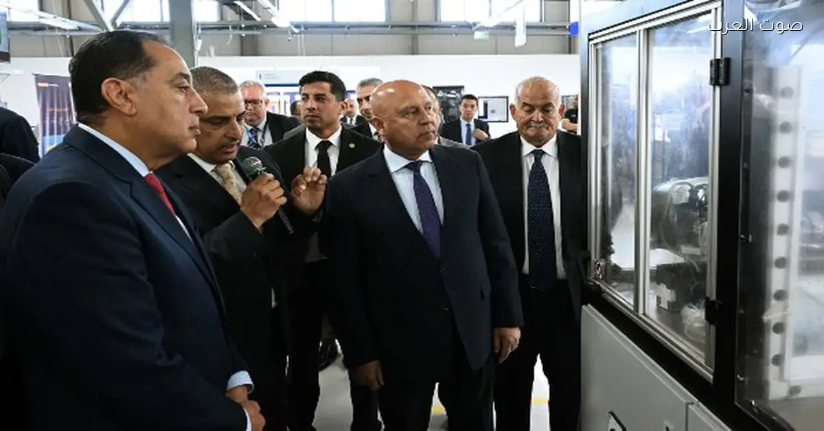 رئيس الوزراء يزور أقسام مصنع “ليوني مصر” في مدينة بدر