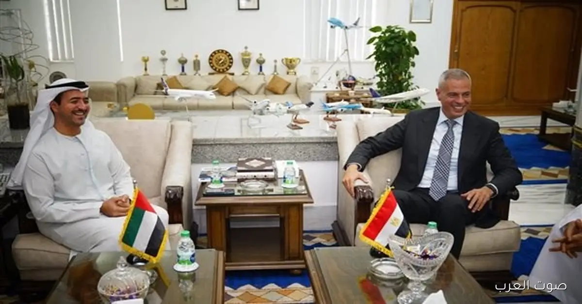 رئيس مصر للطيران يقابل وفد كبير من مجموعة طيران أبوظبي