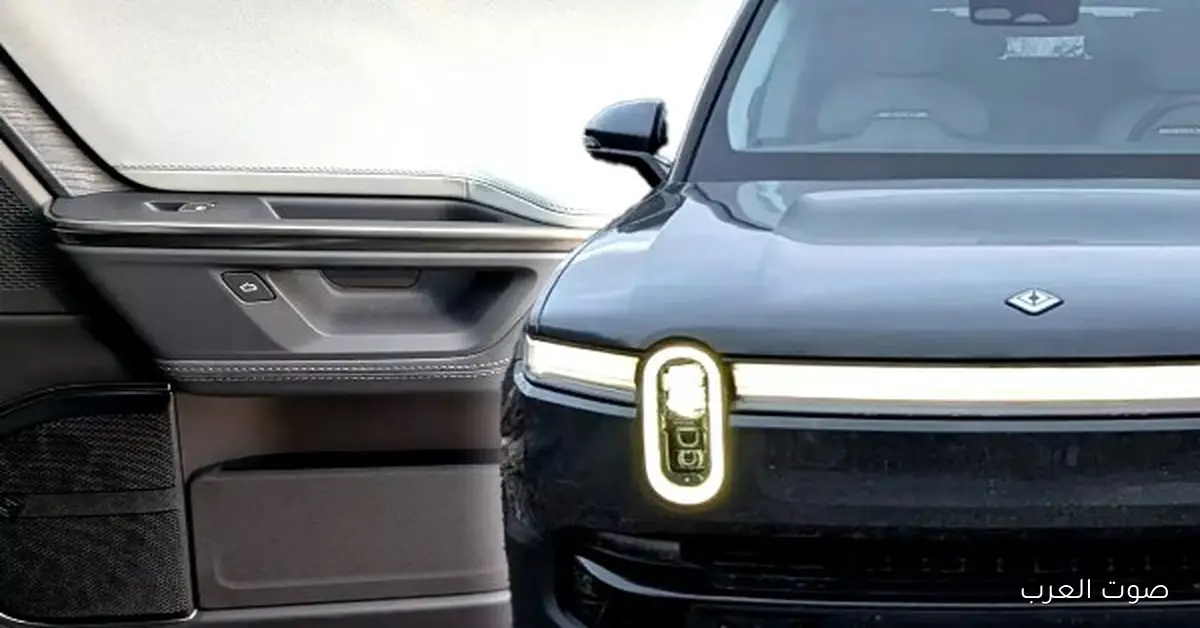 سواق يكتشف مشكلة كبيرة في سيارات ريفيان بعد ما باب الطوارئ ما فتحش