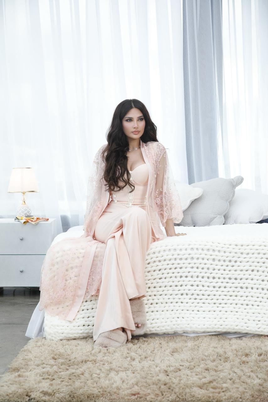 شيراز اللبنانية بتنزل أغنية جديدة "بدك تتحديني" مع أيمن زبيب .. شوفوا الفيديو 2 شيراز اللبنانية بتنزل أغنية جديدة بدك تتحديني مع أيمن زبيب