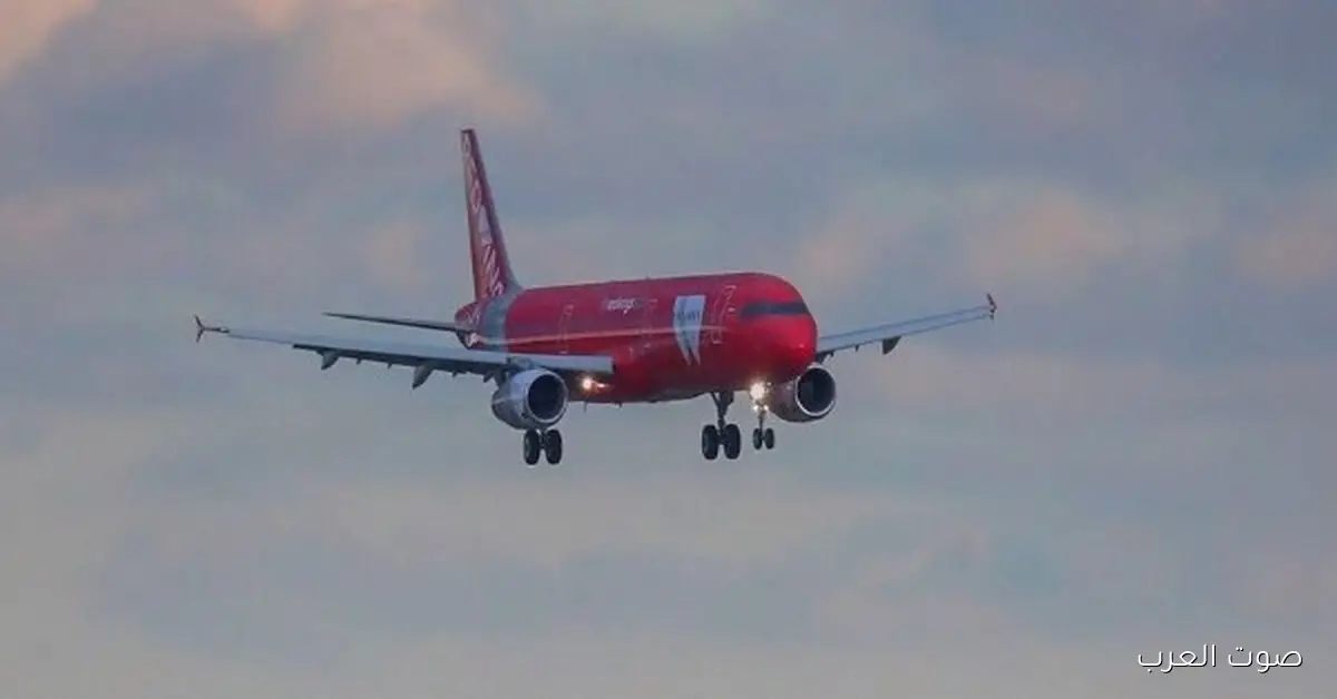 طائرة بتعمل هبوط اضطراري في مطار موسكو بعد ما اشتعل حريق في أحد محركاتها