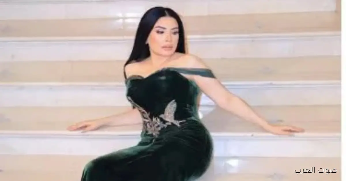 عبير صبري بتلفت الأنظار بفستان طويل في أحدث ظهور ليها