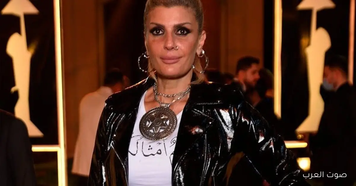 فيدرا تساند منى زكي بعد الهجوم عليها بسبب فيلم “الست”