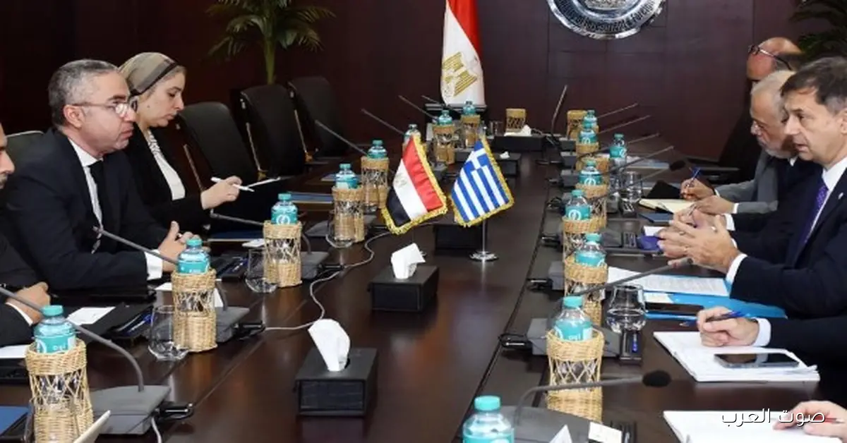 مساعد وزير الاستثمار يلتقي نائب وزير الخارجية اليوناني لمناقشة فرص الاستثمار المشتركة