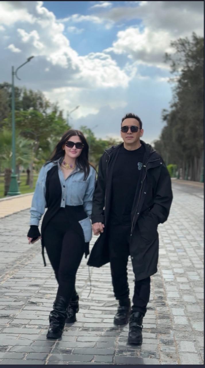 مصطفى قمر وزوجته في أول كليب لهم قبل طرحه.. شوفوا اللقطة 2 مصطفى قمر وزوجته في أول كليب لهم قبل طرحه شوفوا