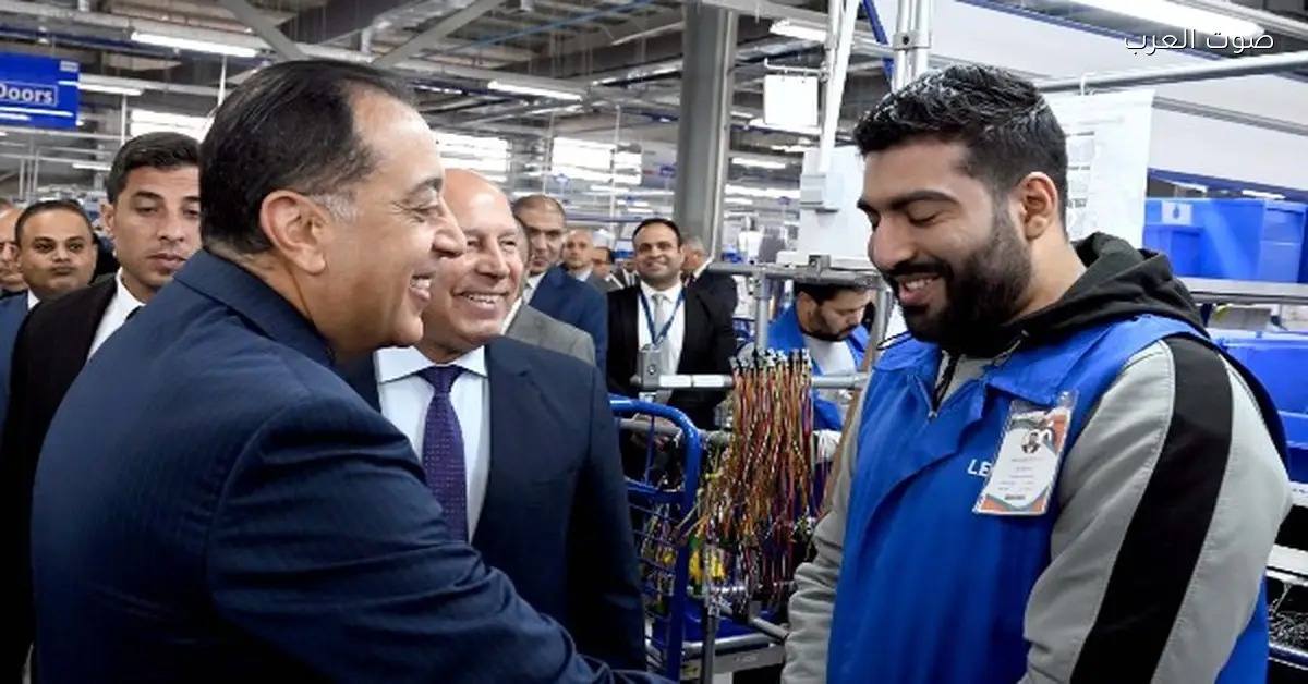 من خريج تربية لعمالة ناجحة.. رئيس الوزراء يتكلم مع حامد ويكشف قصته في مصنع ليوني