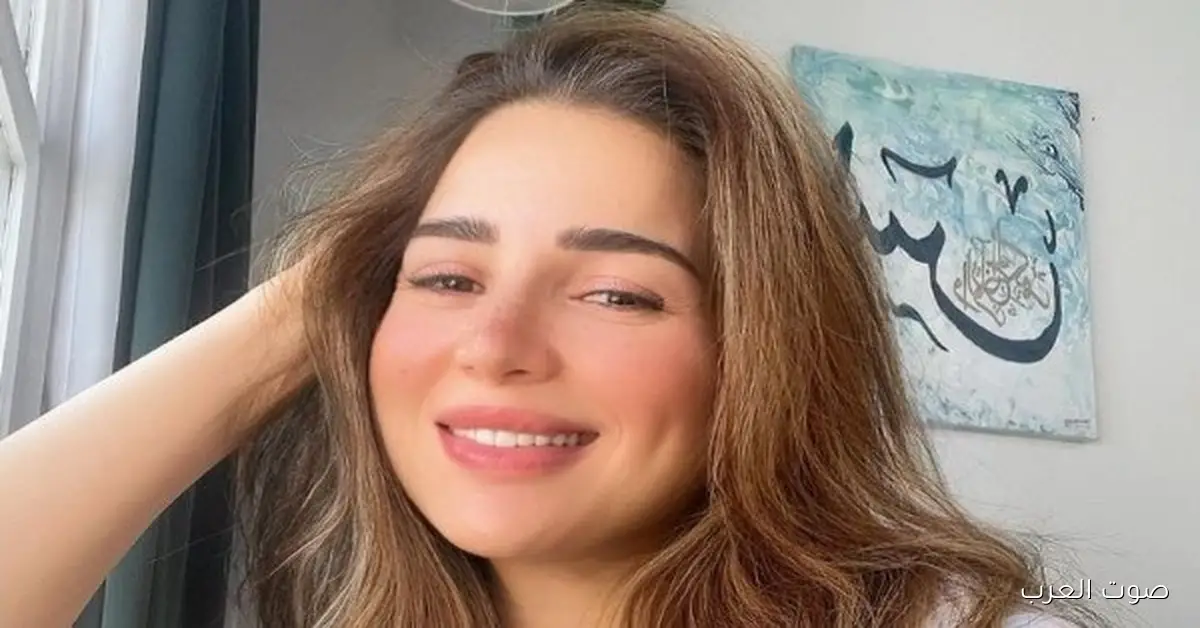 والد مي عز الدين يعمل عملية جراحية