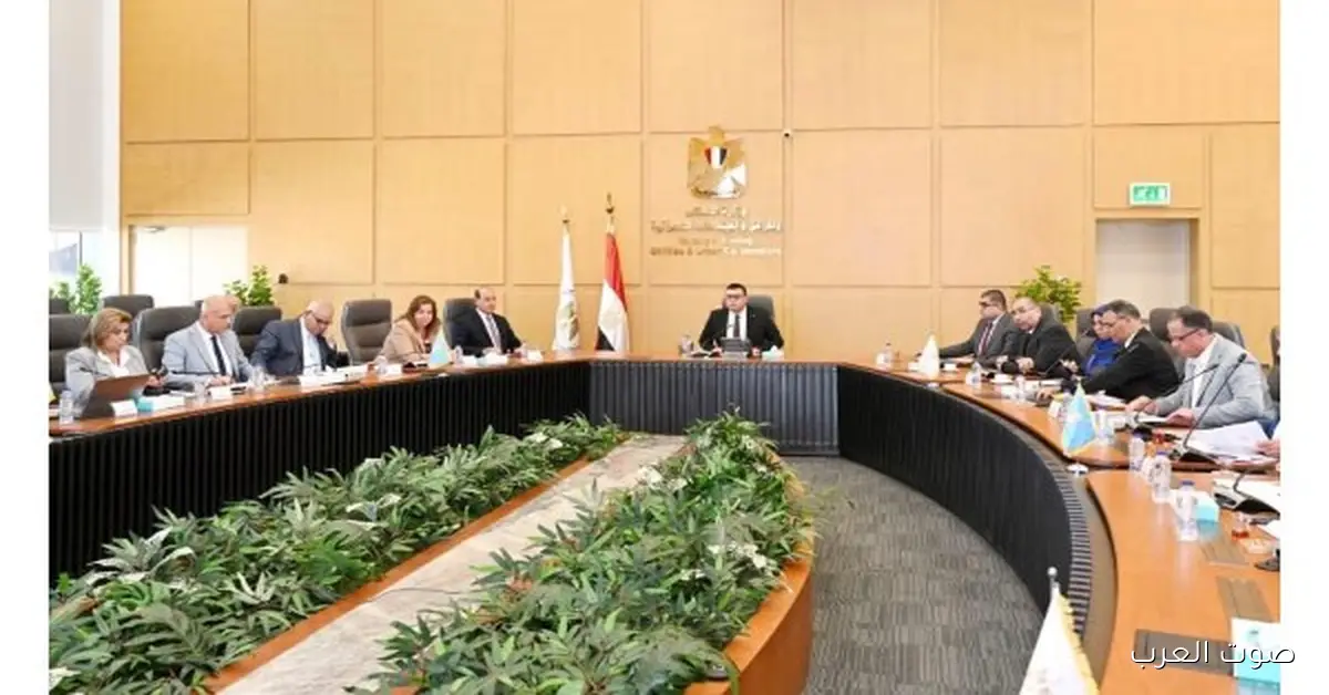 وزير الإسكان يراقب تقدم تنفيذ وحدات سكنية ضمن مشروع “سكن لكل المصريين” في المحافظات والمدن الجديدة