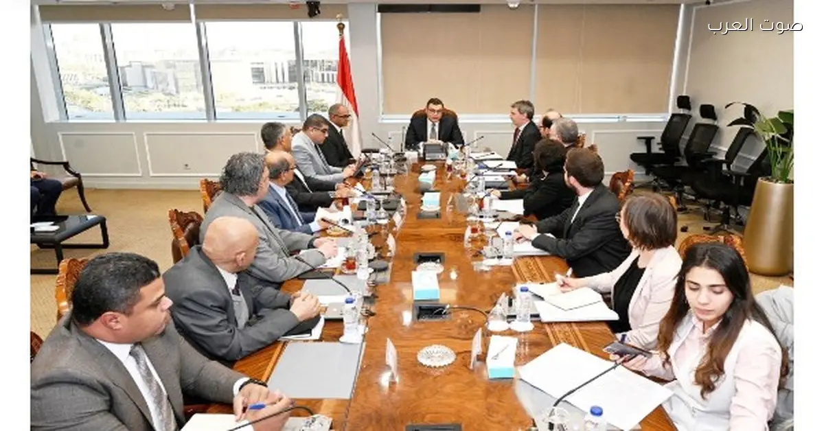 وزير الإسكان يناقش مع بنك الاستثمار الأوروبي تعزيز التعاون في مشاريع المياه والصرف الصحي