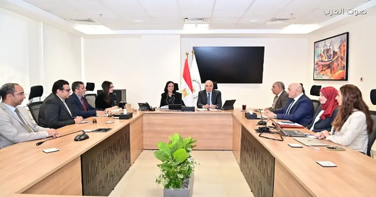 وزير الرى ووزير التضامن يتكلموا عن التعاون في إعادة تدوير ورد النيل لصنع مشغولات يدوية