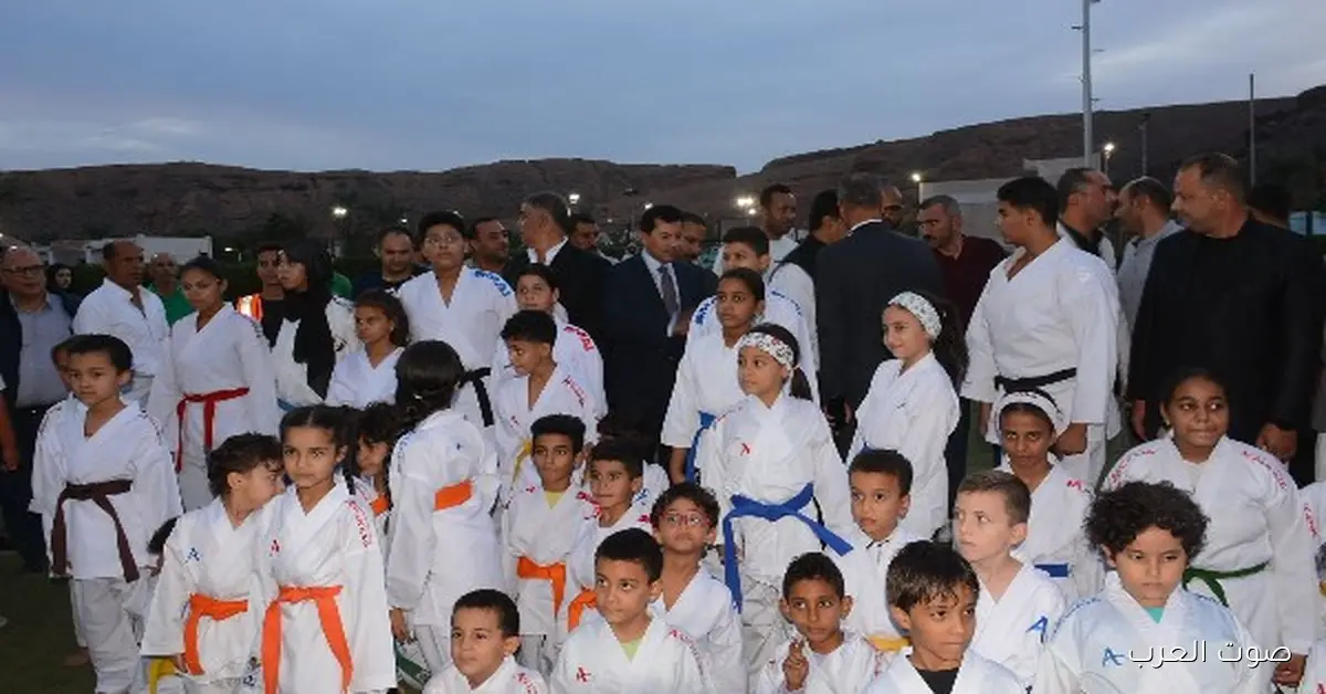 وزير الرياضة يزور نادي شرم الشيخ ويفتتح ملاعب بادل تنس