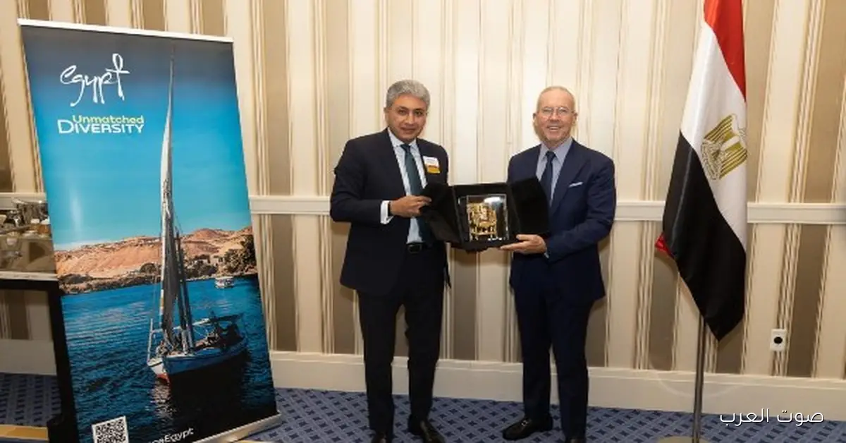 وزير السياحة والآثار يتناقش مع اتحاد الرحلات الأمريكي لتعزيز التعاون