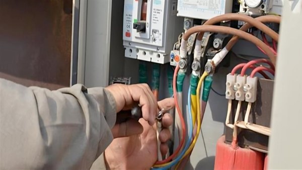 3 وقائع فساد في الكهرباء تتجاوز 50 مليون جنيه تشمل سرقة تيار وإتلاف ملفات