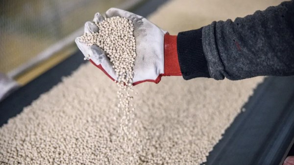 أزمة الأسمدة في السوق الحر تثير قلق الفلاحين قبل الزراعة الصيفية